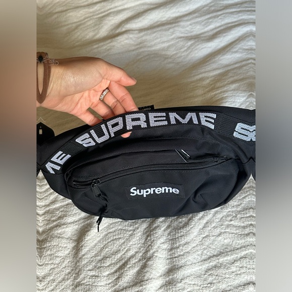 Supreme Men’s waist bag SS18 black - Picture 6 of 17
